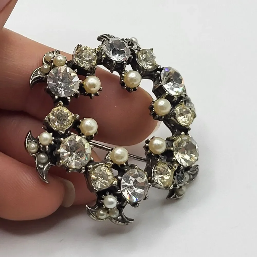Vintage Gunmetal Pearl Rhinestone Schreiner Style Wreath Brooch Pin 2in